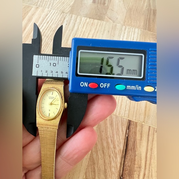 Vintage dainty Citizen Quartz ladies gold tone dress watch NEW BATTERY - Picture 11 of 11